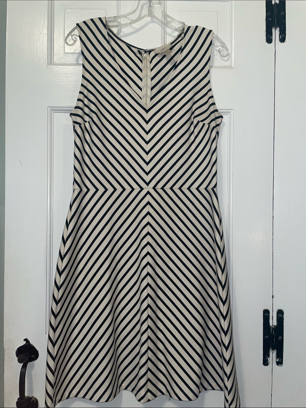 Very flattering Loft dress. The stripes make it very slimming! A stretchy size 2